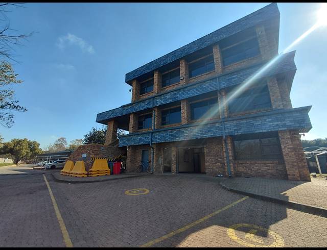 5,136M² OFFICE FOR SALE IN HALFWAY HOUSE